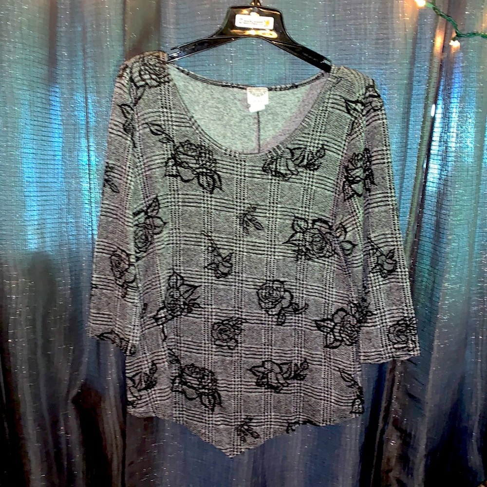 Late August sweater type blk and rose pattern